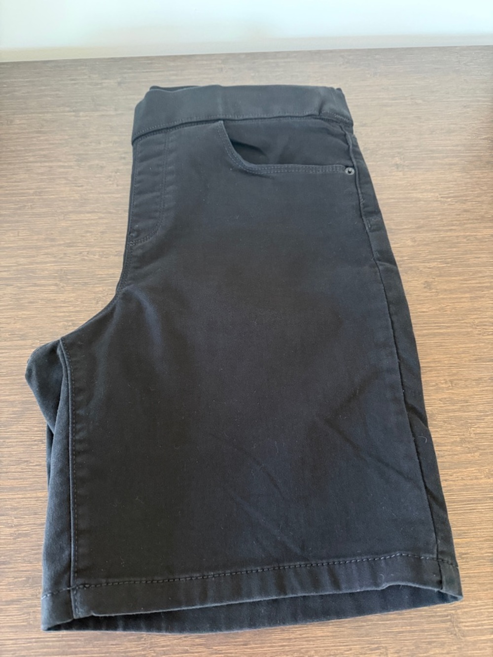 Size L Women’s DKNY Jeans Bermuda Shorts